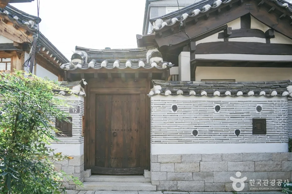 Booking Hanok Essay Seochon (한옥에세이 서촌)? Read This Before You Decide