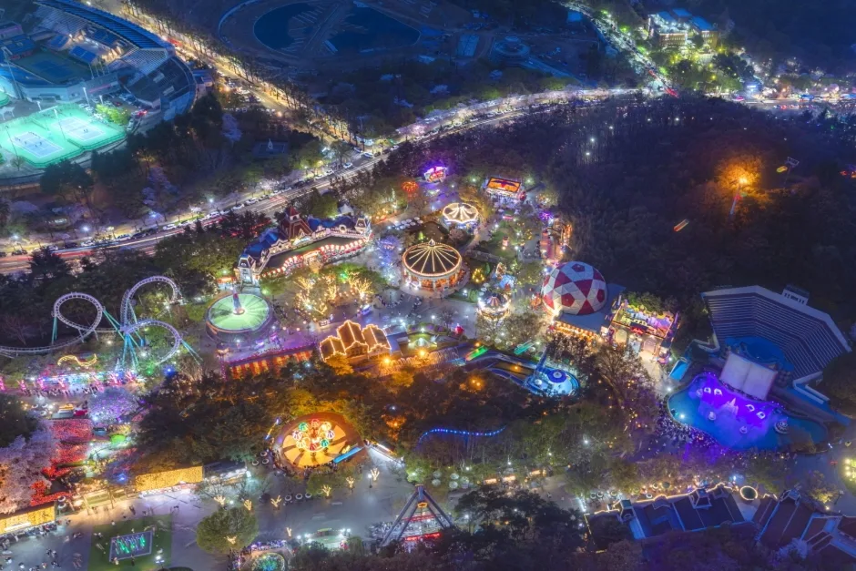 Why E-World Illumination (이월드 일루미네이션) Is Getting More Popular Each Year