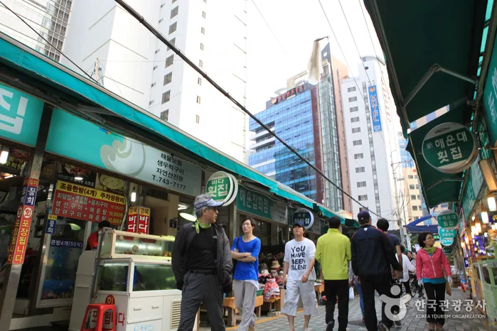 Busan Haeundae Market (부산 해운대시장) for First-Time Shoppers: A Walkthrough Guide