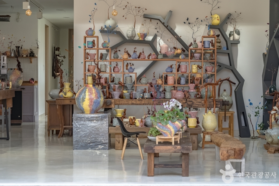 What Makes Icheon Ye’s Park (이천도자예술마을 (이천 예스파크)) Special for Travelers