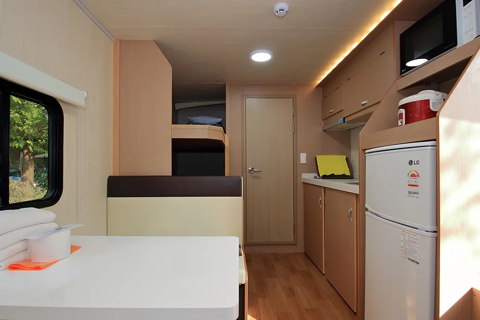 한탄강관광지오토캠핑장_카라반내부