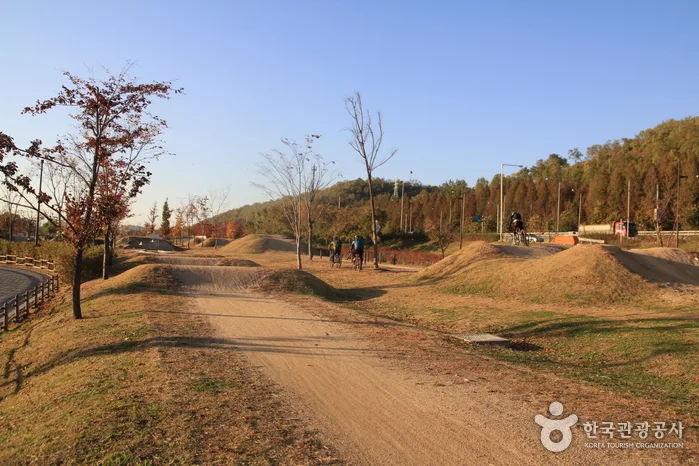Nanji Hangang Park MTB Course Site (난지한강공원 MTB코스장): Activities, Prices, and What to Bring