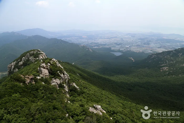 How Duryunsan Provincial Park (두륜산도립공원) Compares to Other Spots Nearby