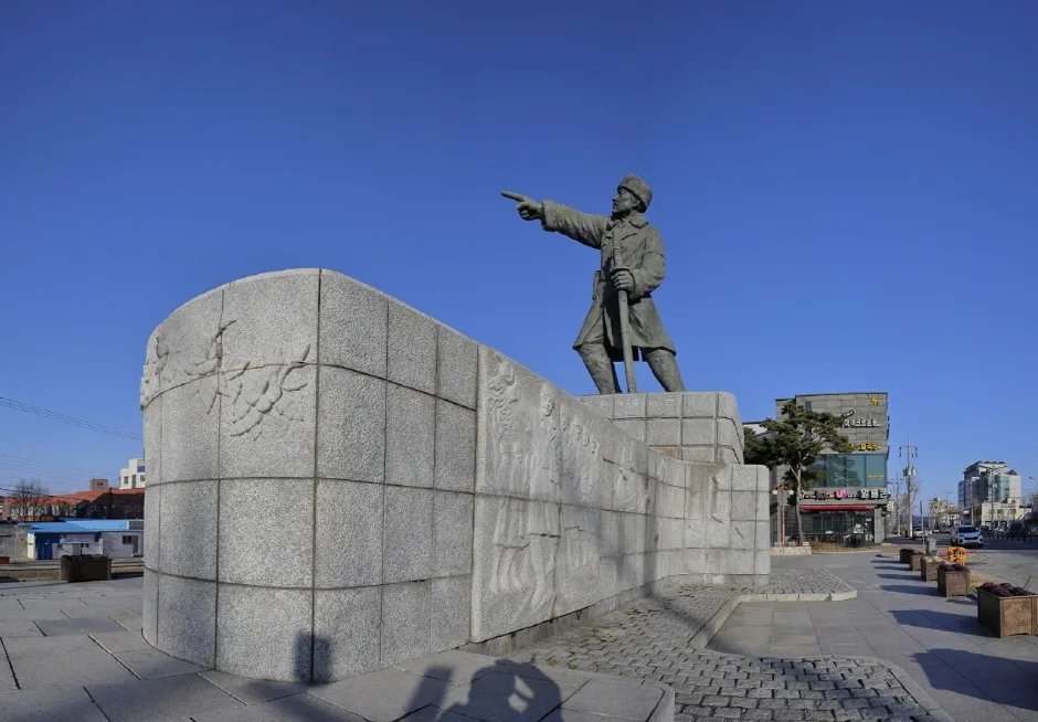 Planning a Trip to Statue of General Kim Jwajin (김좌진장군동상)? Read This First