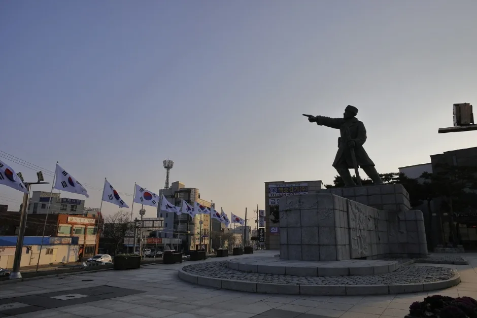 김좌진장군동상-05