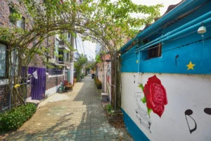 How Cheonho-dong Rose Village (천호동 장미마을) Compares to Other Spots Nearby